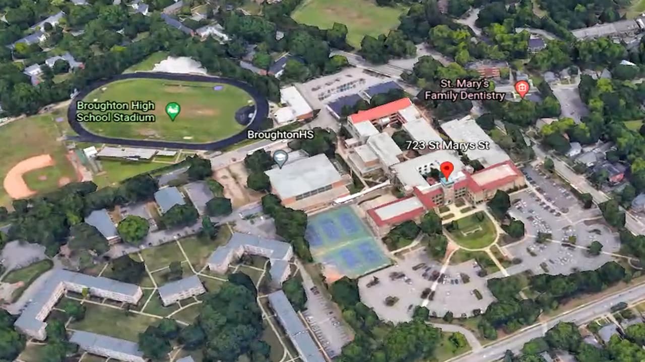 Cierran escuela secundaria en Raleigh por al menos dos horas tras amenaza