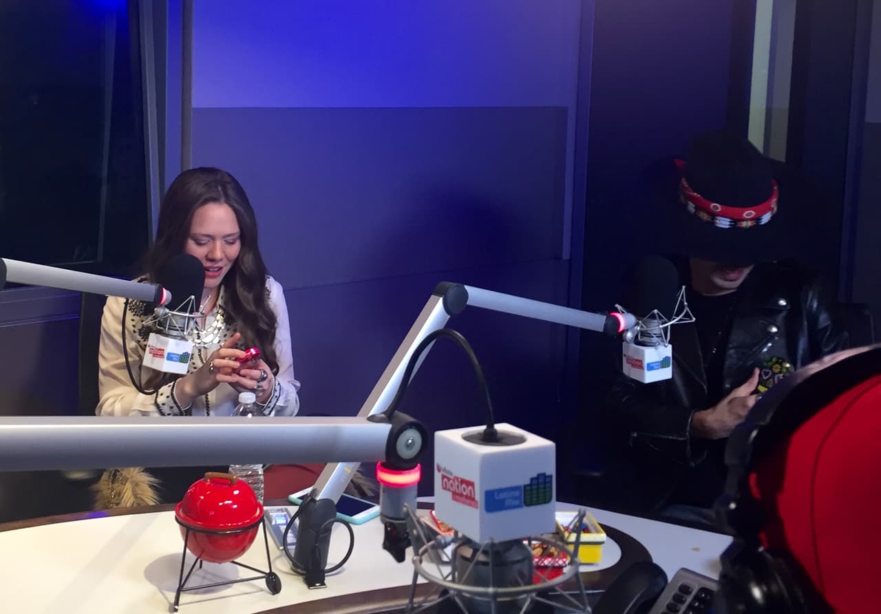 Los hermanos Jesse y Joy pasaron por los estudios de Uforia Nation para platicar con Pancho y Rene. Sin imaginar que Calibre 50 los iba a sorprender.