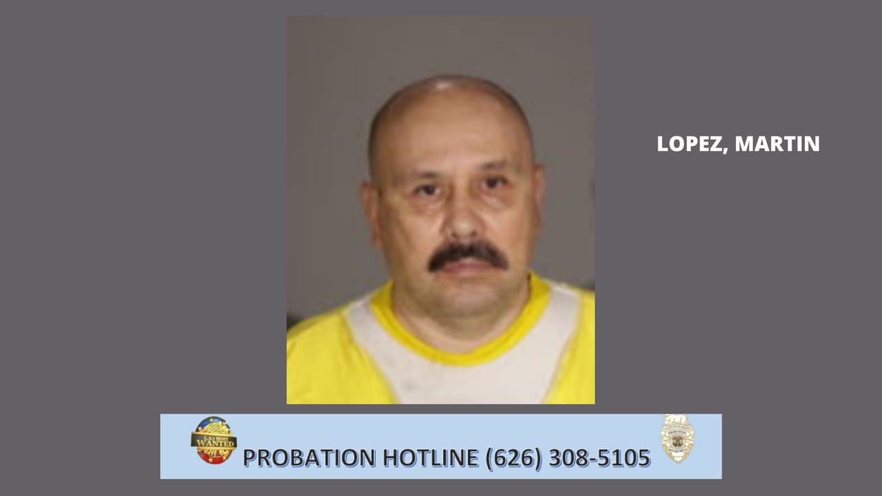 <b>Martín López</b> es un pandillero documentado y tiene un extenso historial criminal adulto que comenzó a la edad de 18 años. Sus condenas incluyen exhibir arma de fuego mortal, robo a mano armada, vehículo robo, recibir propiedad robada, delincuente en posesión de un arma de fuego, posesión de narcóticos, sustancias controladas, posesión de un arma en una escuela, resistirse a un oficial de paz, robo y llevar puñal/daga ocultos. Ha cumplido múltiples condenas en prisión estatal, siendo la más larga una de 6 plazos de un año por robo de vehículo. López fue liberado de la prisión estatal a la supervisión de Departamento de Libertad Condicional del Condado de Ángeles el 26 de marzo de 2022.
<br>
<br>
<b>Marcas/características distintivas</b>: Tatuaje en ambos brazos y pecho 
<br>Pandilla: INGLEWOOD 13
<br>Fue visto por última vez en el área de Los Ángeles.