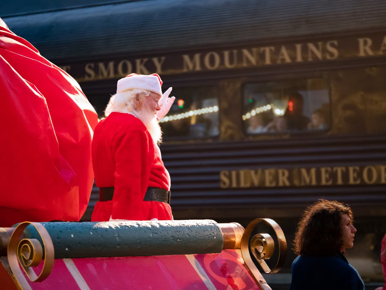 <b>Bryson City</b>
<br>
<b>Sitio web</b>:
<a href="https://www.explorebrysoncity.com/events/christmas-holiday/">https://www.explorebrysoncity.com/events/christmas-holiday/</a>
<br>
<b><a href="https://maps.app.goo.gl/uM4ZbyD1eAxS3SRF8">Cómo llegar</a> </b>
<br>
<br>Bryson City ha sido durante mucho tiempo popular en Navidad como la ciudad del Polar Express. Organizado por Great Smoky Mountains Railroad, este tren te llevará al mundo del libro navideño en un viaje inolvidable al "Polo Norte" en las montañas de Carolina del Norte.