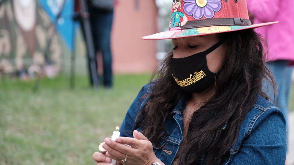 La vigilia se llevó a cabo en Seguin St. en San Antonio.