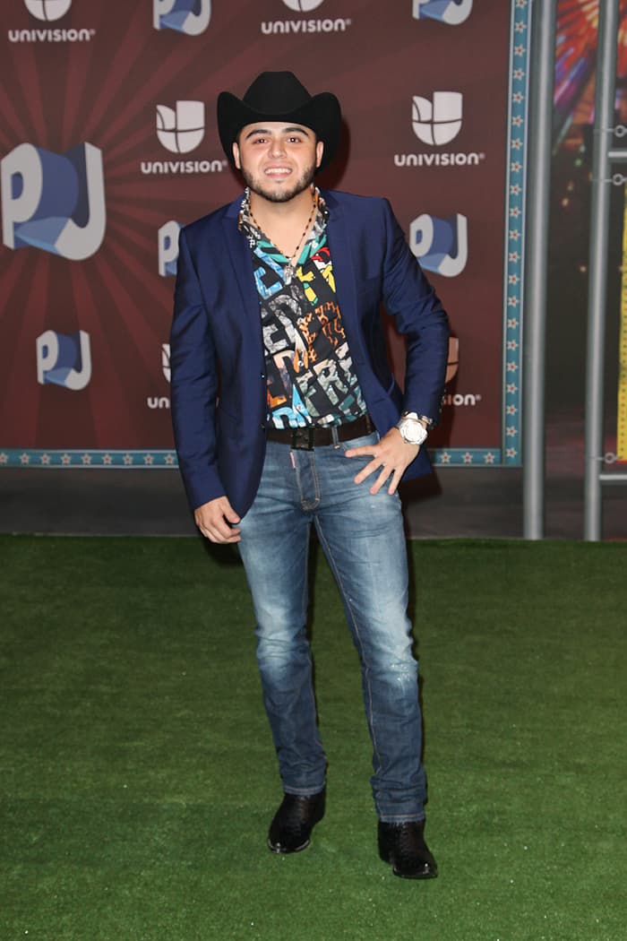 Con 13 discos en su carrera musical, 
<b><a href="http://www.univision.com/temas/gerardo-ortiz">Gerardo Ortiz</a></b> se ha colocado en el gusto del público, esto por sus canciones llenas de amor y despecho, aunque su manera de vestir también ha robado las miradas del público.