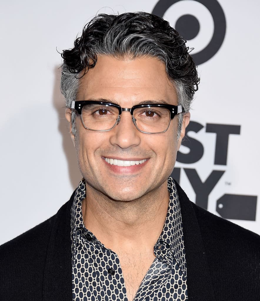 <b>Jaime Camil</b>
<br>
<a href="https://www.univision.com/famosos/jaime-camil-fotos-vicente-fernandez-caracterizacion-serie-netflix-caracol-television-fotos">El actor</a> nació en la Ciudad de México, pero vivió unos años en Brasil, de donde es originaria su mamá; es por ello que el español y el portugués son sus primeras lenguas.