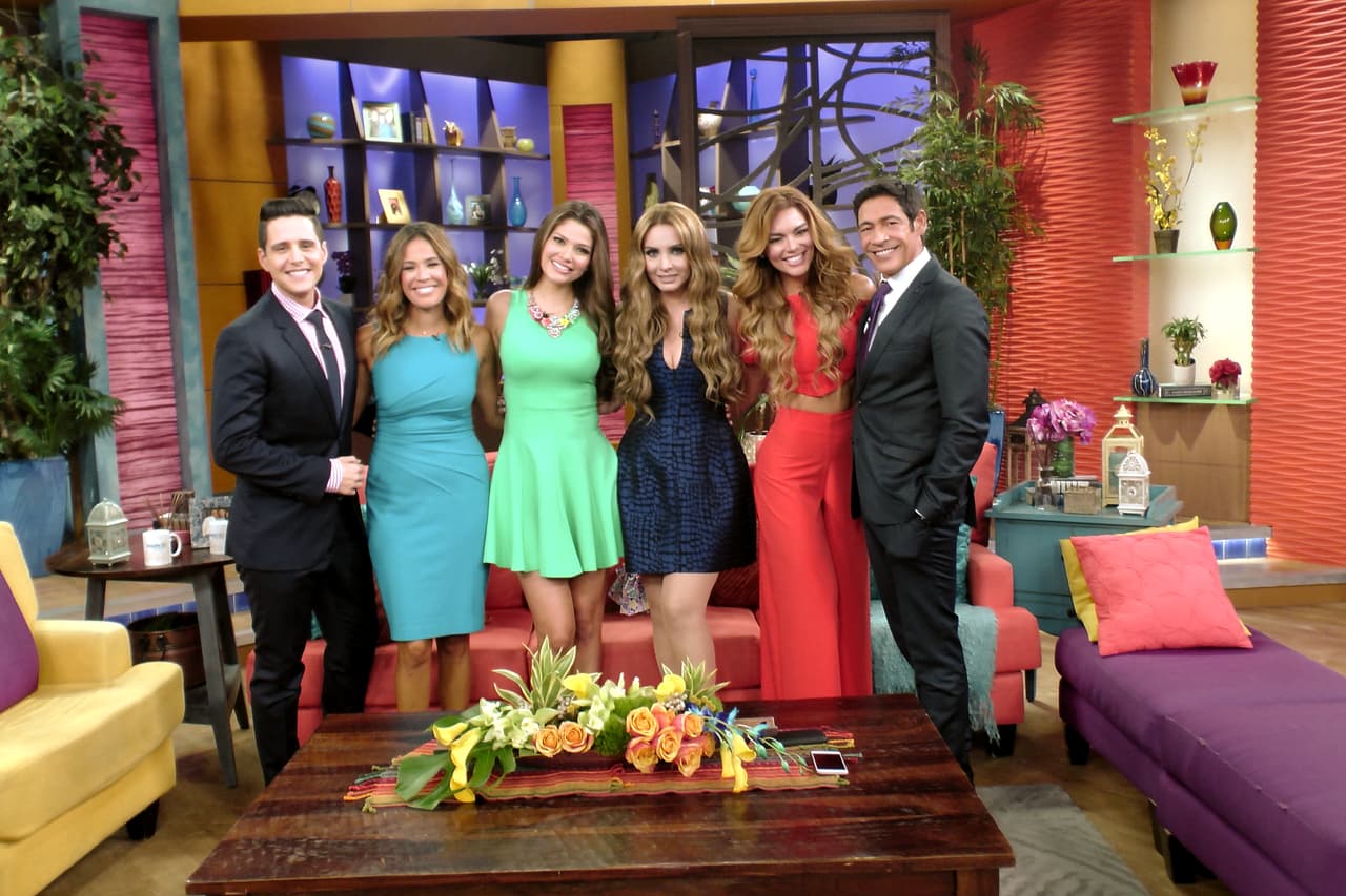 ¡Los más envididados! Los chicos de la casa entre puras bellezas.