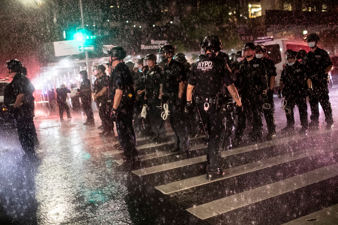 En la plaza Cadman se registró un enfrentamiento con la Policía, donde también se registraron arrestos.