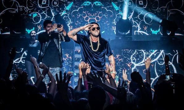 En cada una de sus presentaciones, Wisin brilla y lo deja todo en el escenario.