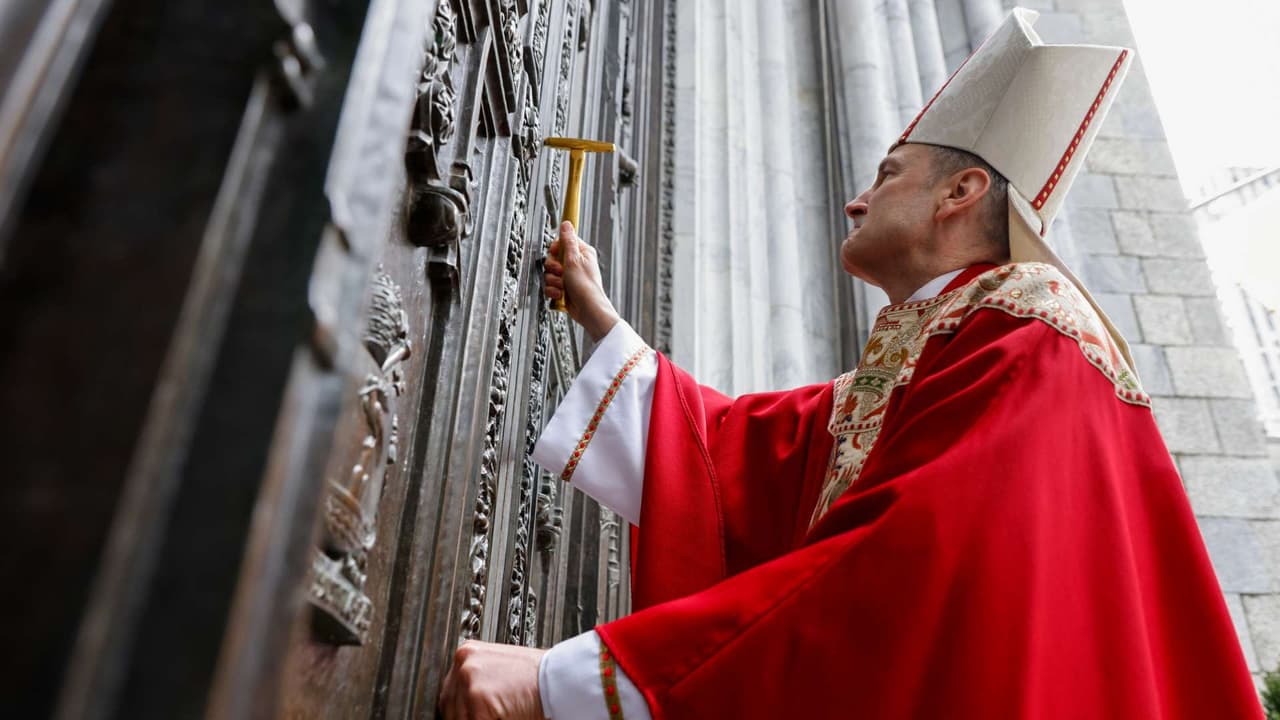 Así llegó Ronald Hicks, nuevo arzobispo de NY, a la Catedral de San Patricio