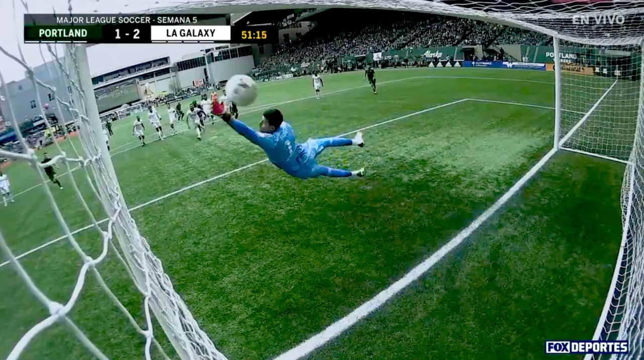 ¡El fútbol da revanchas! Tuiloma, de meter un autogol a hacer un señor golazo