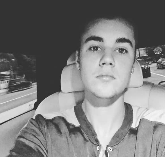 Y aunque el ídolo poip quiera mantenerse lejos del escándalo, parece que no lo puede lograr.