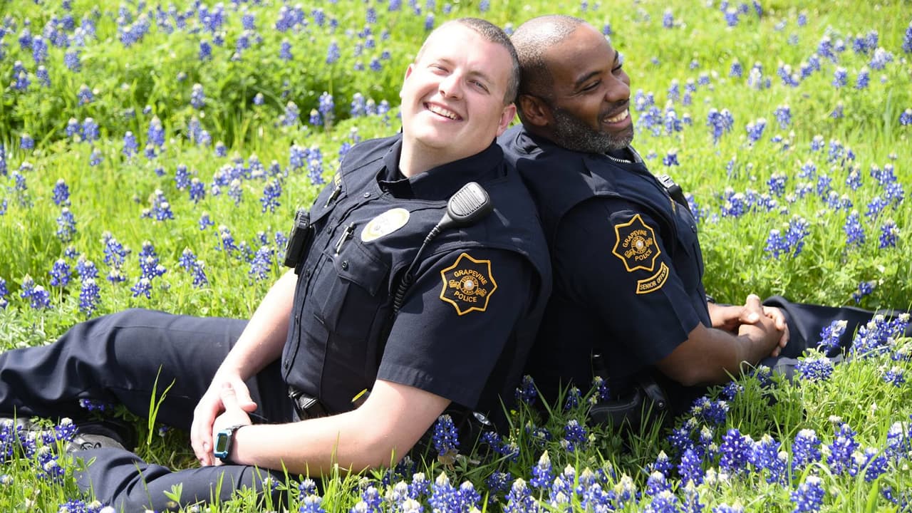 "Siempre hay que hacer espacio para los amigos", dice la leyenda de una foto en el twitter la policía de Grapevine, uno de los departamentos más activos en el reto.
