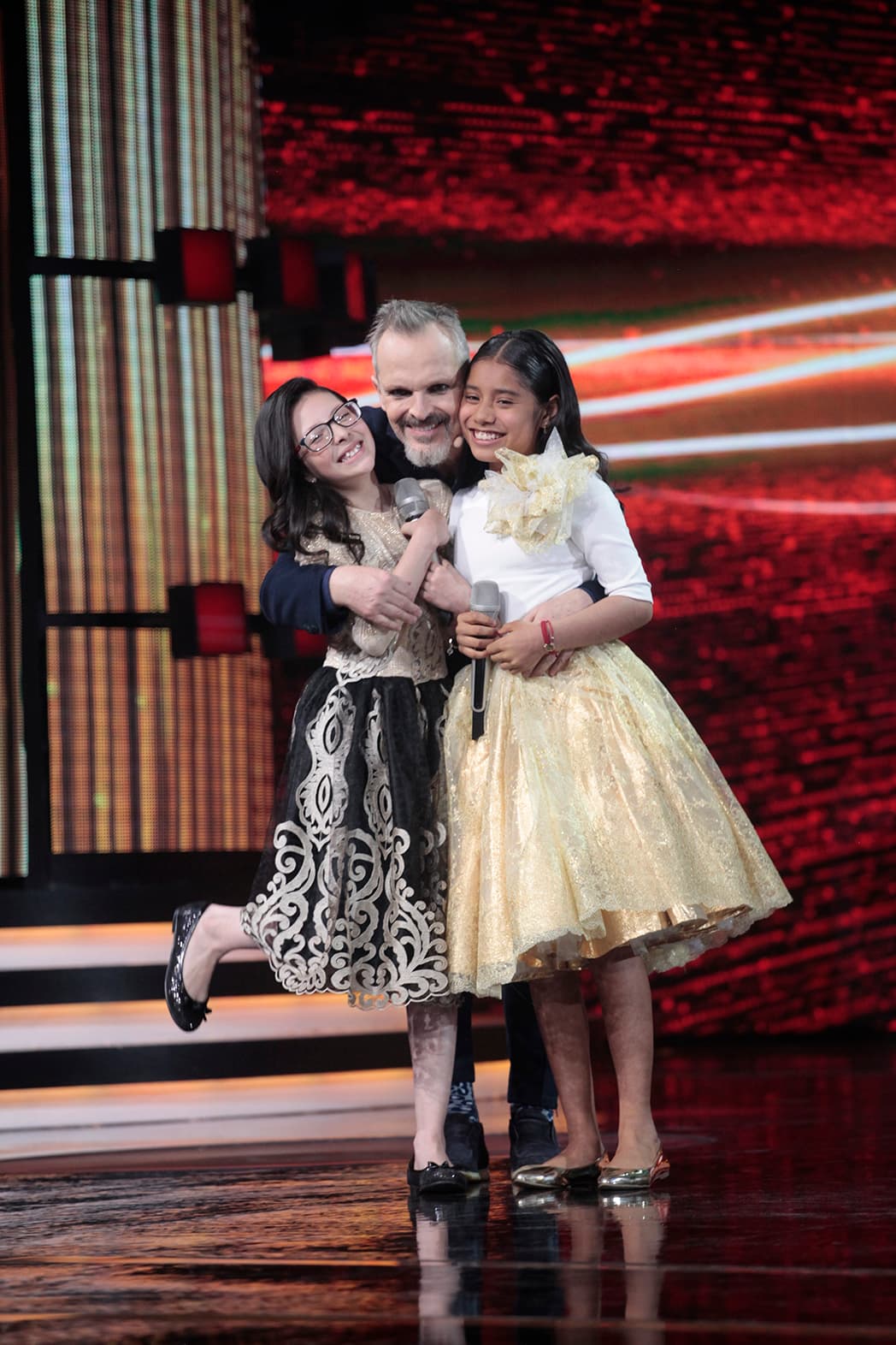 El cantante de 'Olvídame tú' adelantó: "Ya no vuelvo a cantar más esta canción, ya me la anularon". Y agregó: ¿Qué hago yo para superar a estas dos señoritas? Finalmente, los jueces dijeron que se trataba de un empate y cada una se llevó tres puntos.