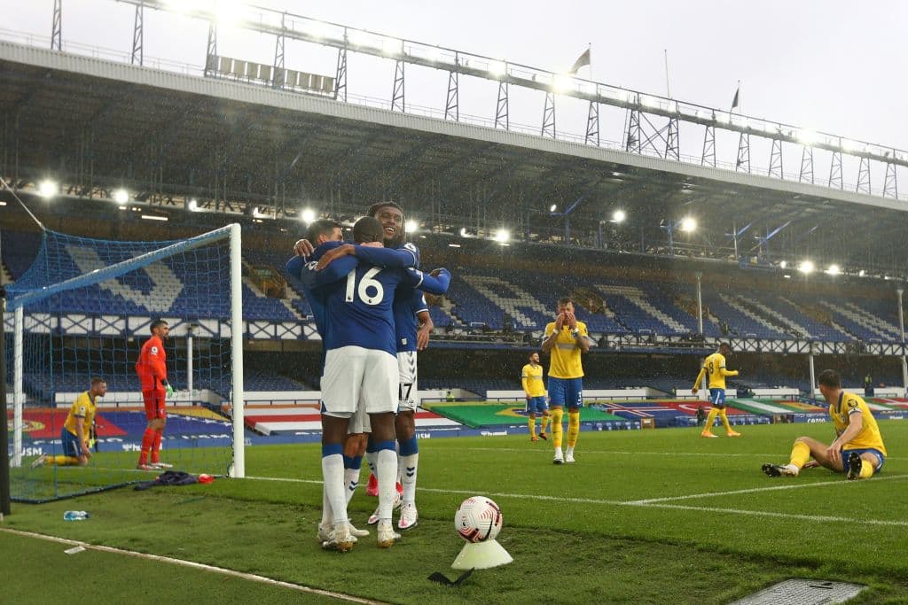 Everton 4-2 Brighton | Calvert-Lewin (16’) abrió el marcador y Maupay (41’) marcó el empate. Yerry Mina (45+2’) recuperó la ventaja. James Rodríguez hizo doblete (52’, 70’) y Bissouma (90+2’) descontaba para el 4-2 final.