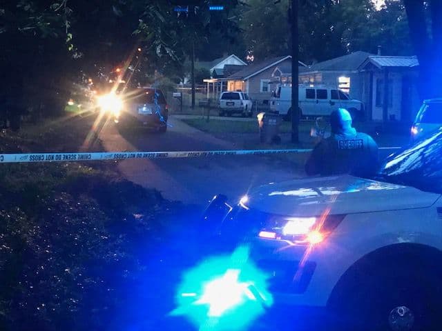 El incidente ocurrió cuando agentes intentaron detener un vehículo con reporte de robo el cual presuntamente había sido utilizado para realizar varios asaltos y atracos a autos.