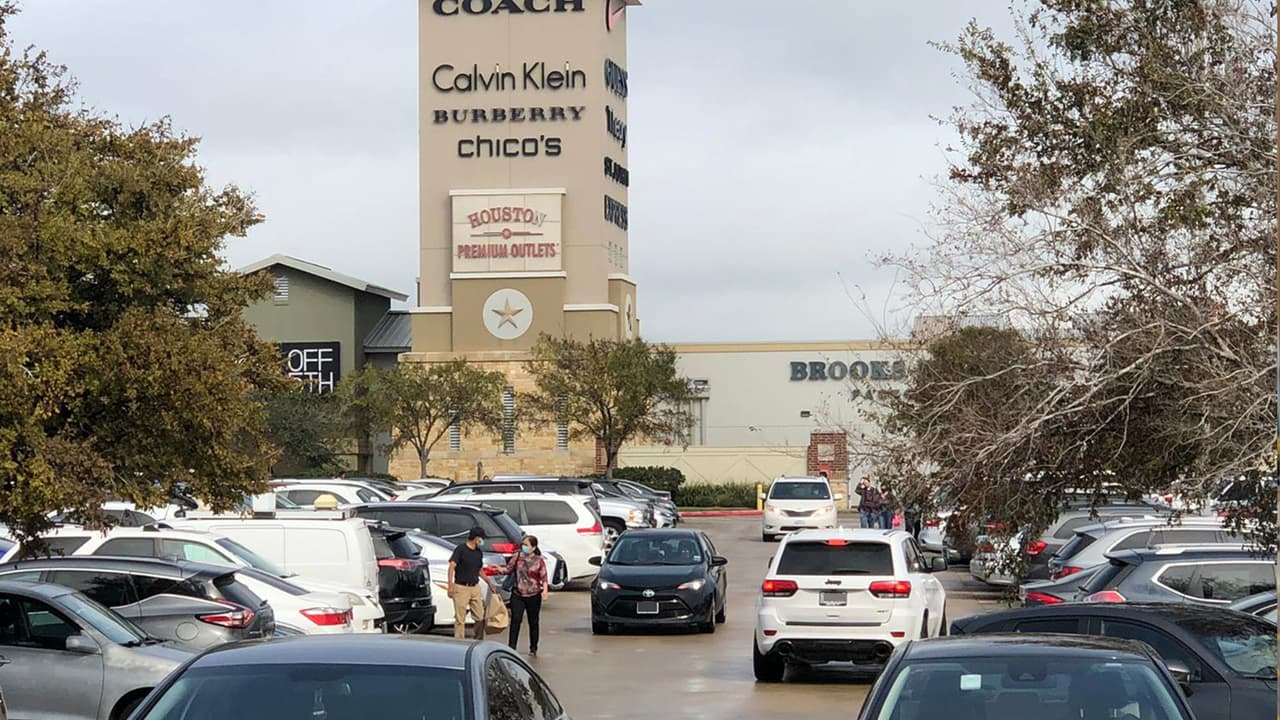 La mayoría de los centros comerciales abrieron sus puertas a las 6:00 am.