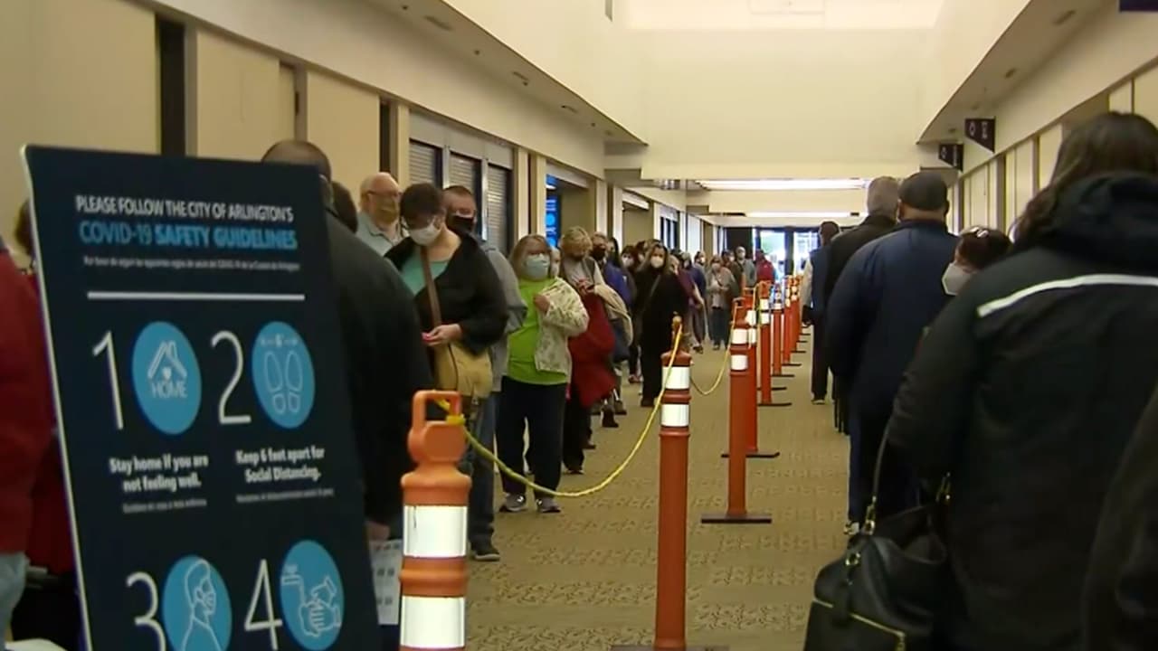 La vacuna covid-19 y el refuerzo de la inmunización siguen estando disponibles sin cargo para todos los residentes del condado Harris. Para obtener más información, ubicaciones y horarios visita la
<b><a href="https://publichealth.harriscountytx.gov/Resources/2019-Novel-Coronavirus/Register-for-COVID-19-Vaccine" target="_blank">página de internet</a></b>.