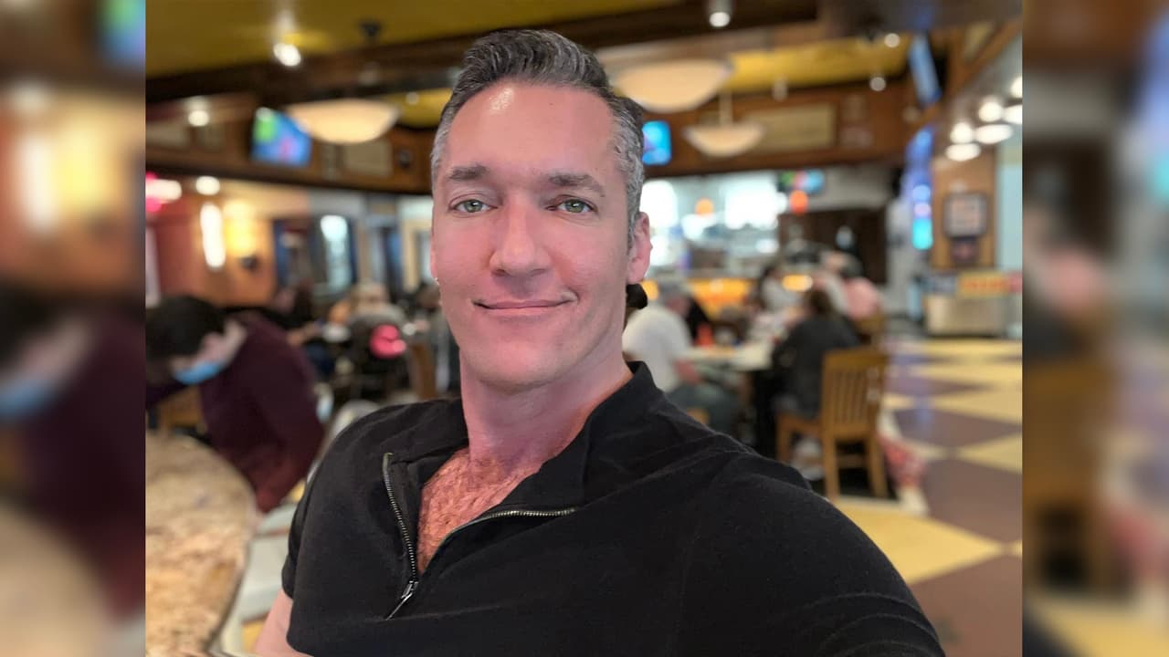 Wesley Wallace se contagió de la viruela del mono y piensa que fue durante las primeras semanas de julio cuando estuvo expuesto a muchas personas en espacios cerrados.