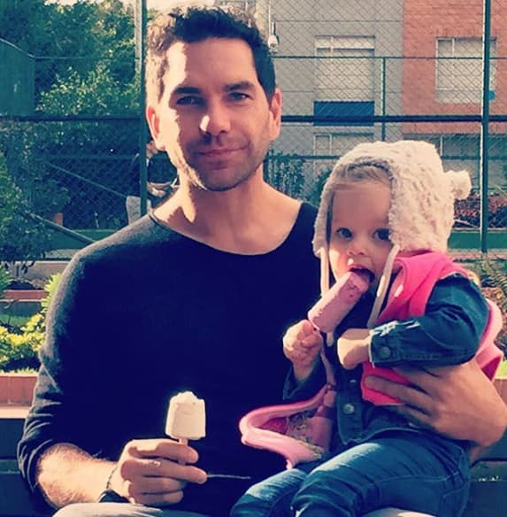 Al parecer, padre e hija tienen los mismos gustos. "Paloma, de tal palo, tal gusto por el helado", escribió el actor en diciembre de 2015.