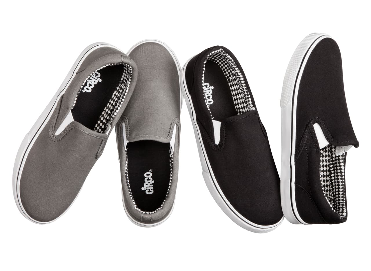 Para los más pequeños están estos 'sneakers' que podrían combinar perfecto con su uniforme.