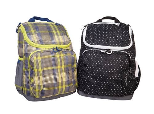 Algunas mochilas son más grandes. ¿Le gusta llevar muchas cosas al colegio? Entonces dale una de estas.