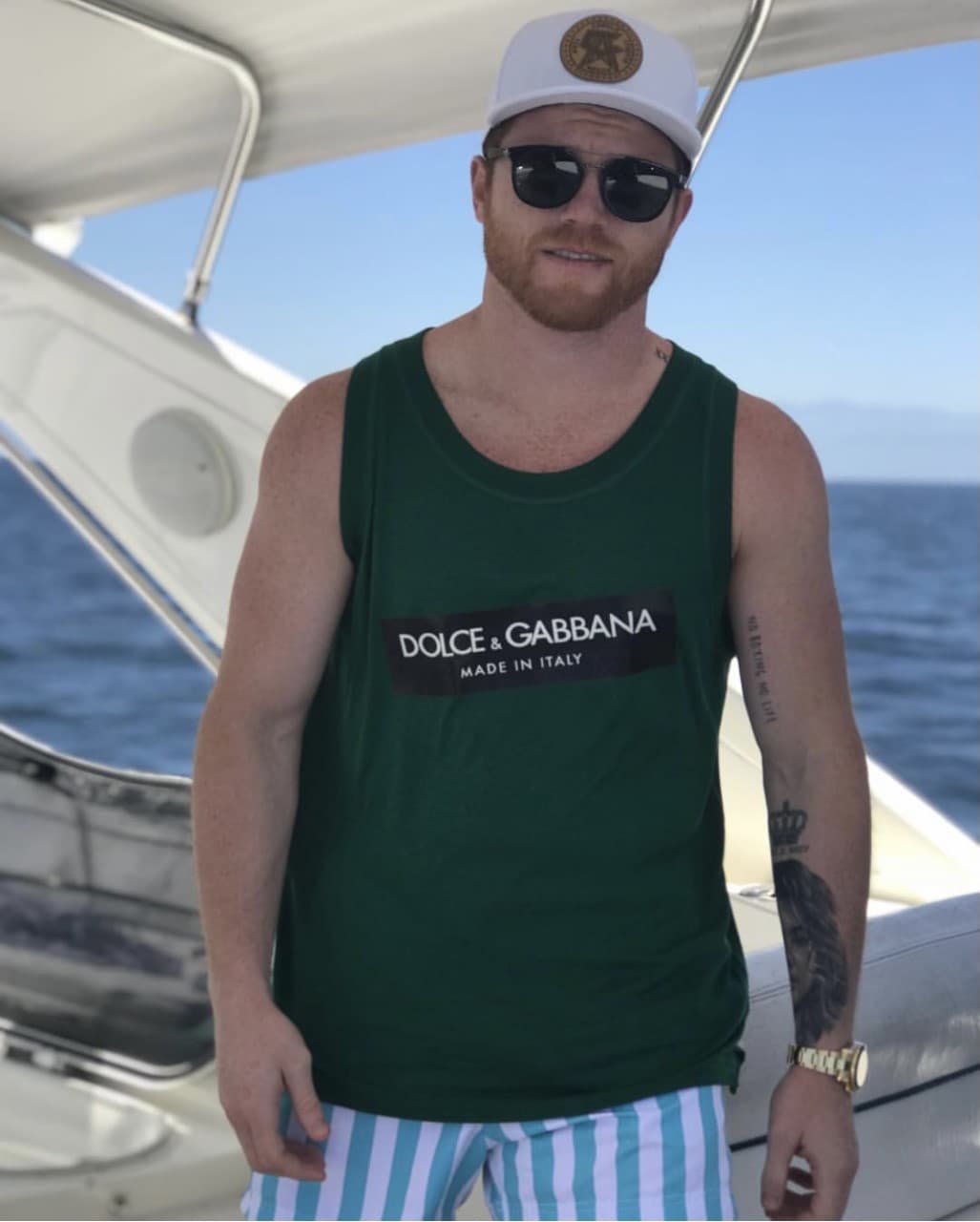 Saúl deciió comprar su propio yate para dsifrutar más las vaciones en su barco valuado en 60 millones de dólares.