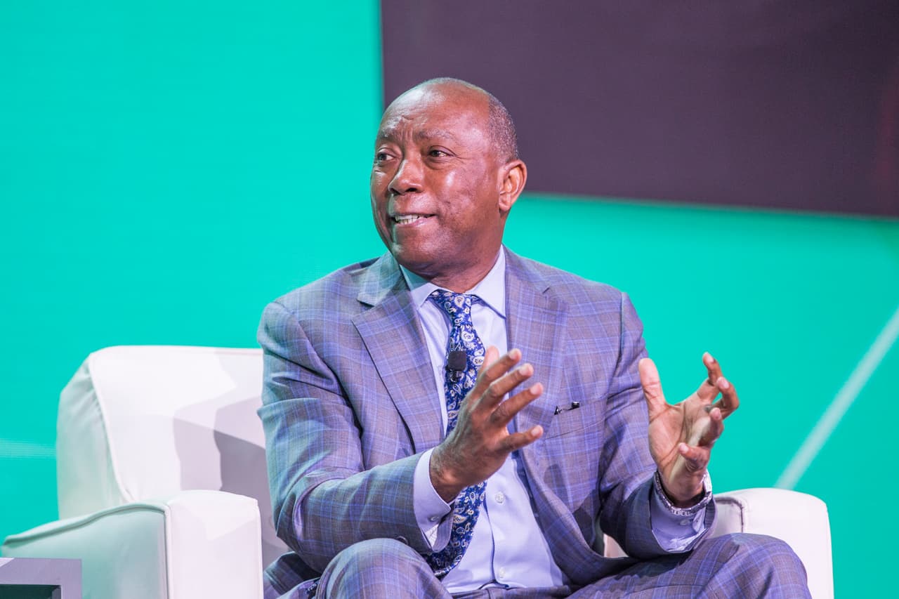 Representante Greg Stanton: "Me entristece la noticia del fallecimiento de mi colega y ex alcalde Sylvester Turner.
<b> Estaba comprometido con la mejora de las condiciones de vida de los habitantes de Houston y de todo su distrito</b>. Le echaremos mucho de menos".