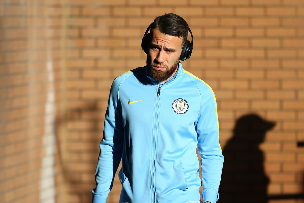 Este defensa central (y seleccionado argentino) se llama Nicolás Otamendi y es pretendido por el Barcelona para la próxima temporada.