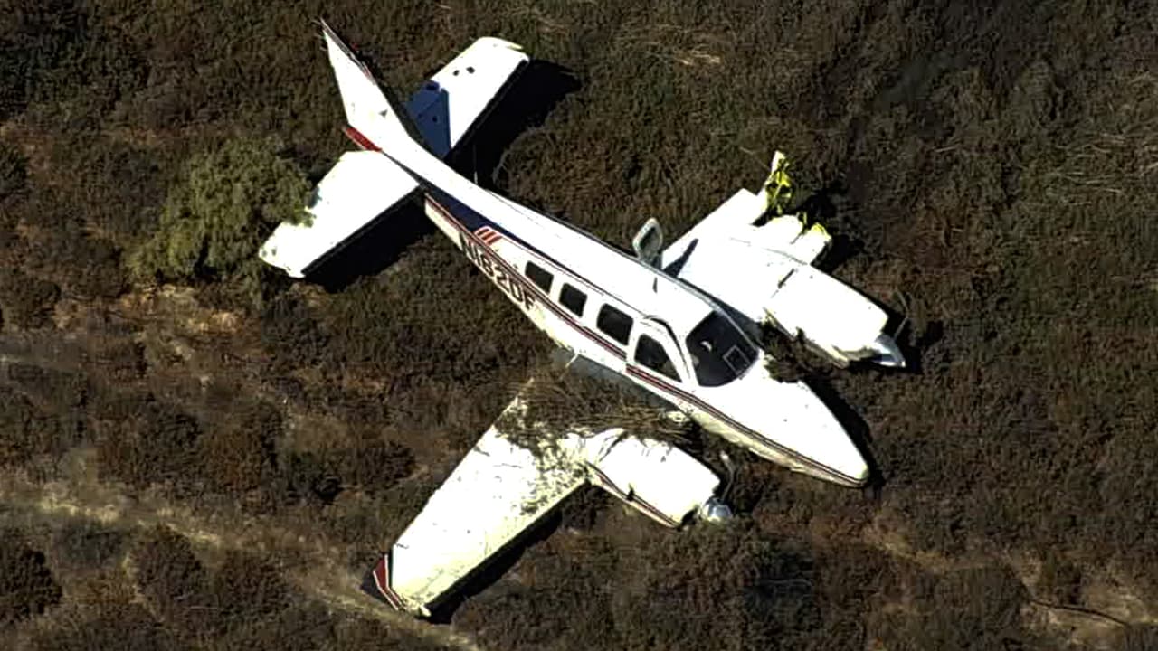 Avión sufre accidente en Palo Alto tras golpear líneas eléctricas