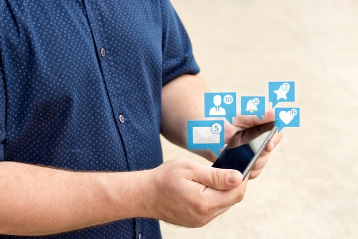 ¿Sabes cuánto tiempo pasas en el celular? (Más de lo que crees, eso seguro)