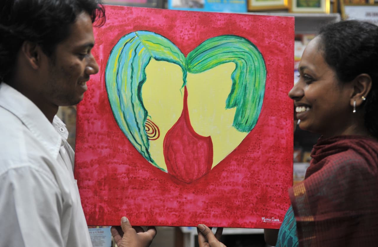 “Un día más se llena de color y tú vendrás llenándolo de amor”- Sin Bandera (Canción: Amor Real)