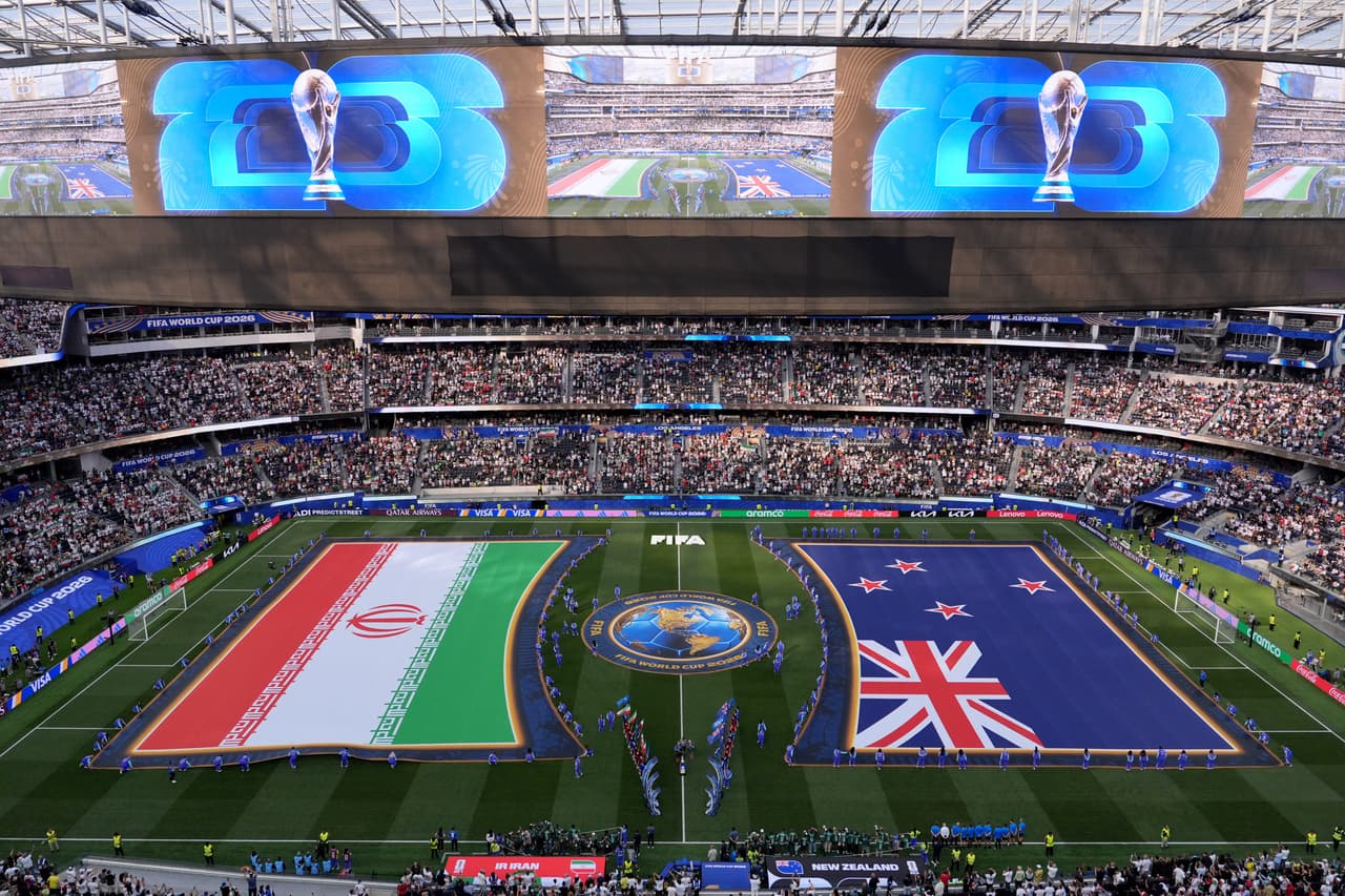 Vista general durante la ceremonia previa al partido de fútbol del Grupo G de la Copa del Mundo entre Irán y Nueva Zelanda en Inglewood, California, cerca de Los Ángeles, el lunes 15 de junio de 2026.