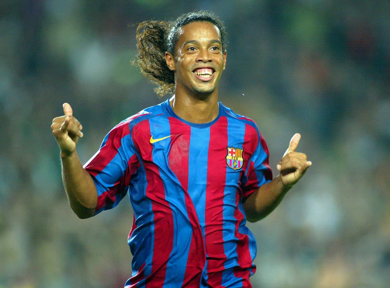 Ronaldinho Gaucho tocó el cielo con las manos en Barcelona: campeón de Champions, de España y ganador del Balón de Oro.