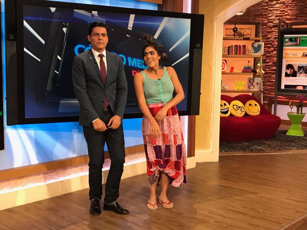 La ceja y el estilo para bailar, en eso sí que son parecidos Mela y nuestro Orlando Segura.