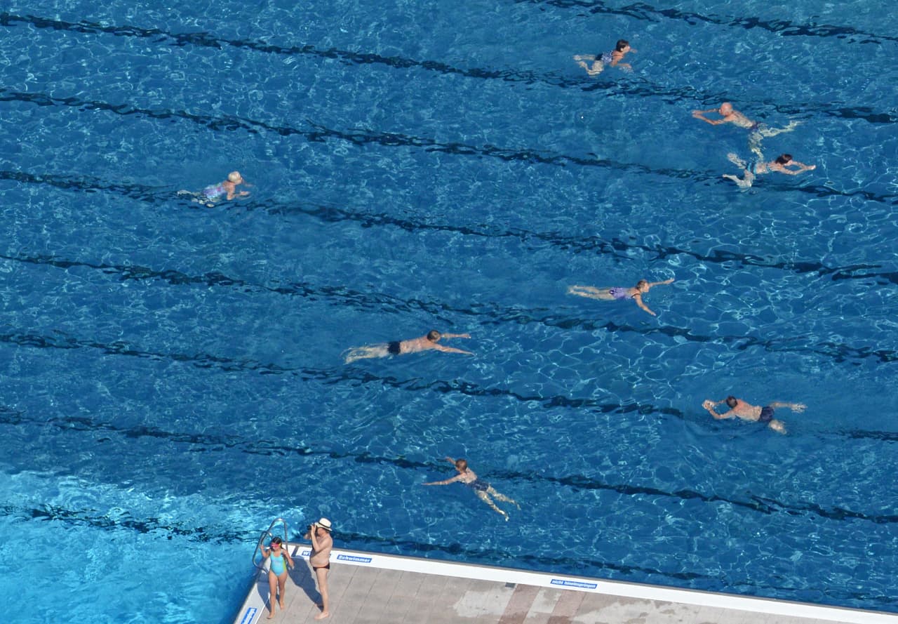 Las siguientes piscinas estarán abiertas los 
<b>sábados, martes y jueves de 1:00pm a 7:00pm. </b>