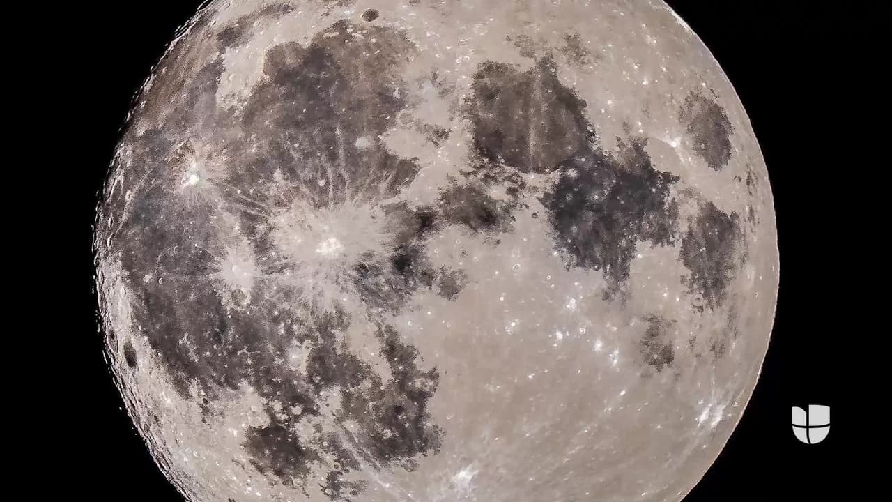 Esta Super Luna es la tercera de cuatro que veremos este año. Se le ha catalogado como la "Luna de Flores" por la época en la que el evento se lleva acabo; la primavera.