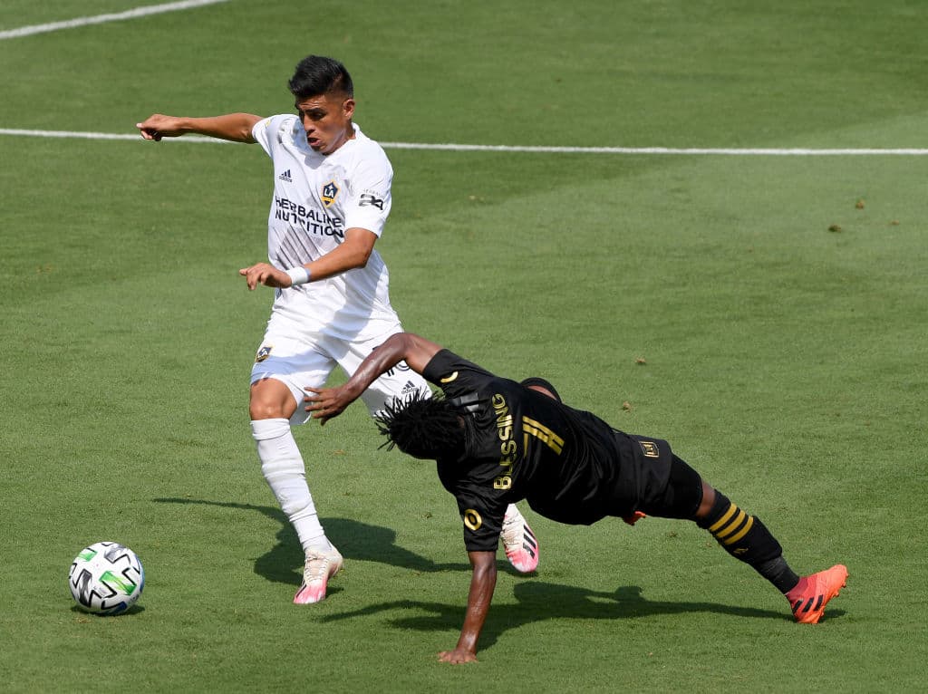 En una edición más del Clásico del Tráfico, el conjunto galáctico consiguió la victoria por dos goles a cero.