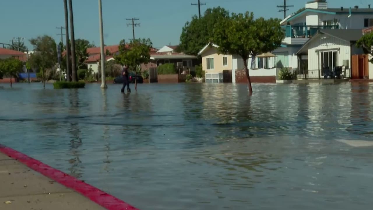 Declaran emergencia en Newport Beach por las inundaciones costeras: "El domingo será el peor día"