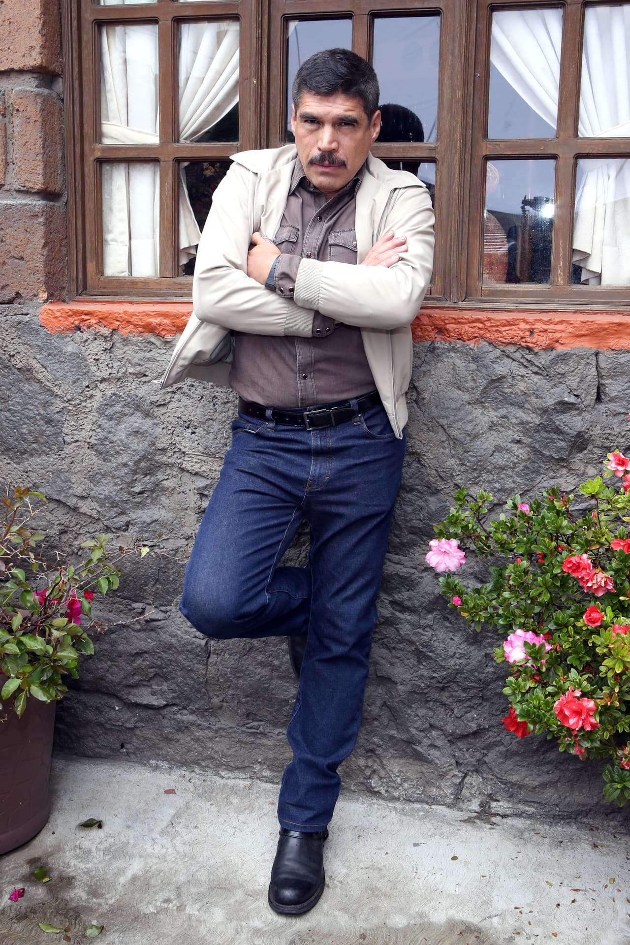 Y llegó el temido desenlace: "Yo no sé qué vio ella, no sé qué le pasó, y ella me dijo: 'Ay,
<b>no mijo, te puedo contagiar</b>, tengo un poco de gripa'. Me hace así (seña de despedida con la mano) y se va.
<b><a href="https://www.univision.com/famosos/angelica-maria-esta-lista-para-dar-el-ultimo-adios-a-su-mas-fiel-companero-fotos" target="_blank">Me rompió el corazón</a></b>" .