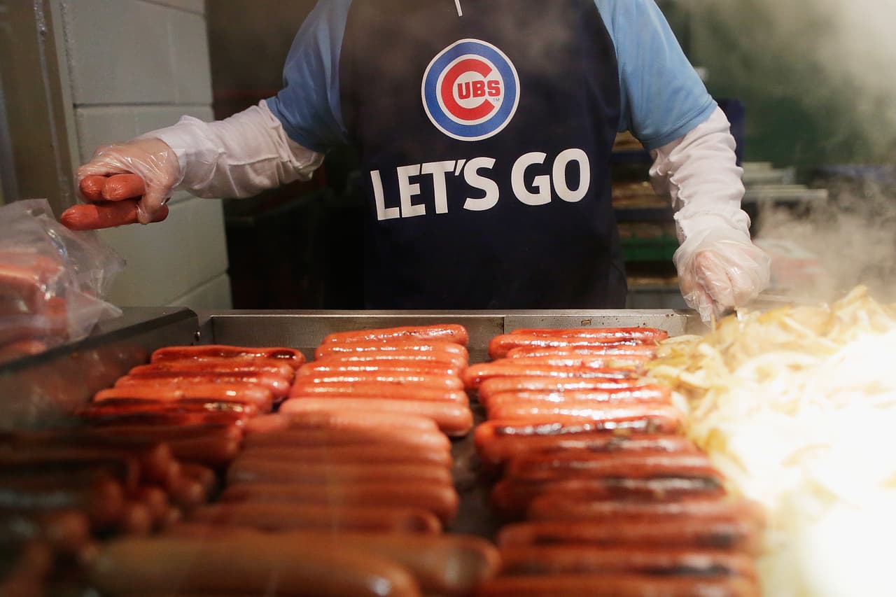 Así se convirtió el hot dog en el plato bandera del béisbol