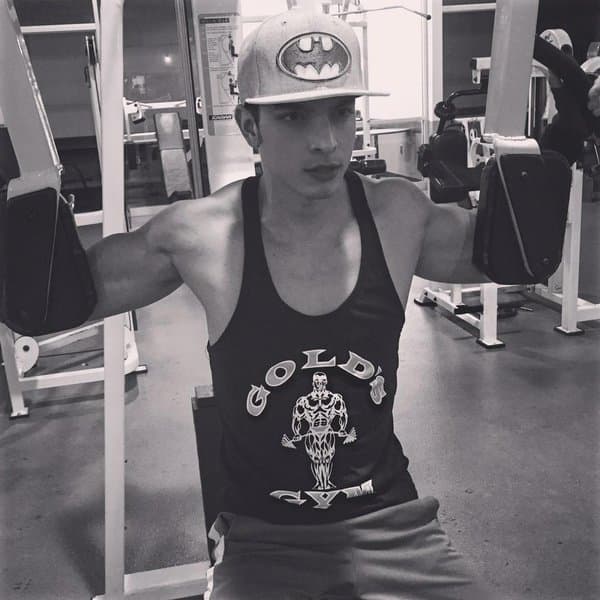 Para tener un cuerpo escultural, Poyato hace mucho ejercicio.