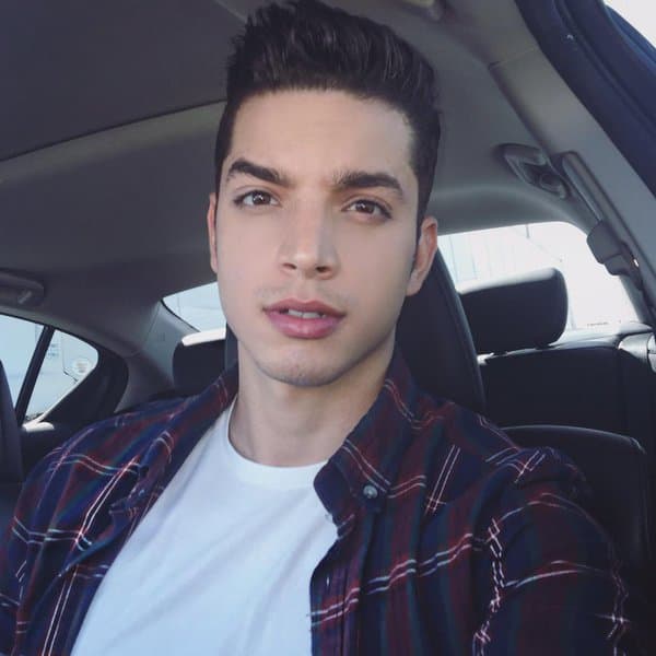 Su ejemplo a seguir es Prince Royce por su humildad y talento.