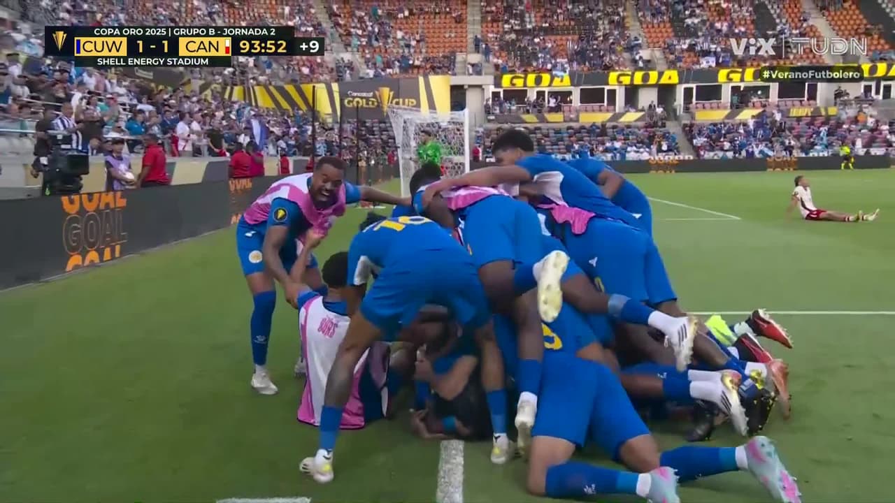 ¡Golazo histórico! Antonisse aprovecha descuido para empatar el partido