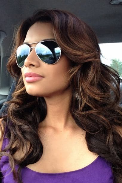 A través de las famosas fotos 'selfies' es como nuestra reina mantiene una estrecha relación con sus seguidores. Este tipo de fotos se han convertido en un fenómeno y no hay quién no se haya tomado una. Ahora puedes subir la tuya con el hashtag #NBLselfie para ganar un kit de belleza, los detalles aquí