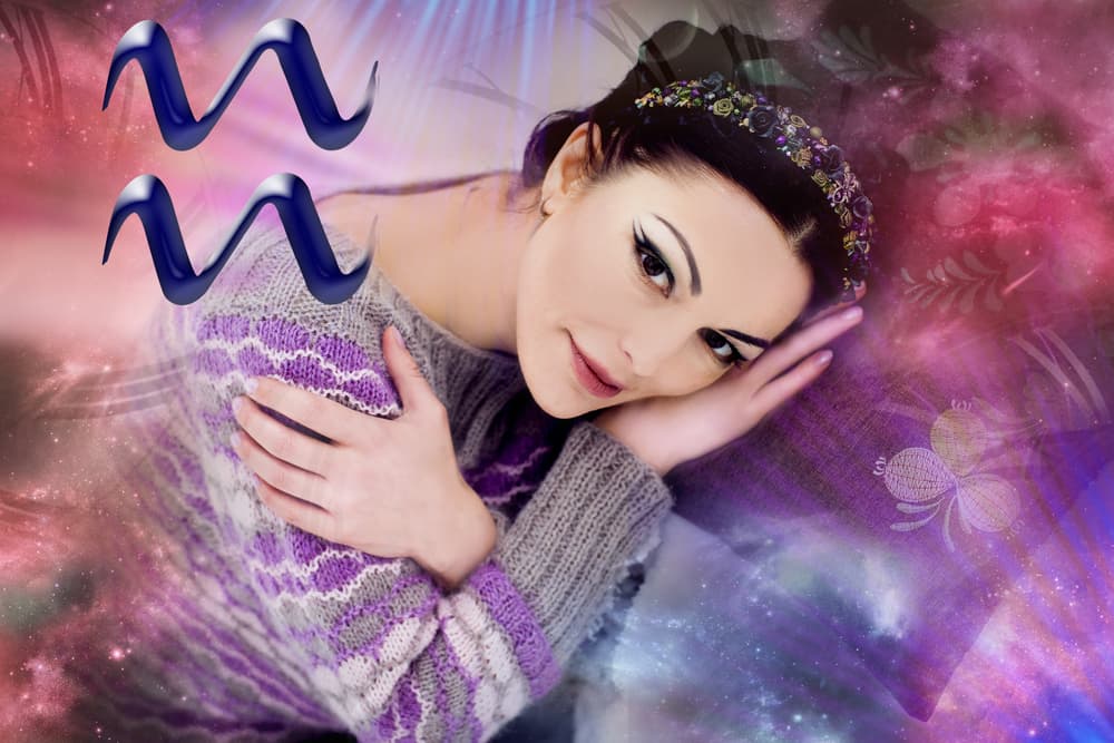 Además, el día 19 o el 20, según la latitud y longitud geográfica en que vivas y tu hora nacional respectiva comenzará a regir el signo de Acuario, del elemento aire, uno de los más comunitarios, creativos y originales, visionarios y capaces de lanzar la mirada al futuro con un enfoque revolucionario y lleno de imaginación.
<br>
<br>
<b>Este tránsito incide de una forma muy directa en cada uno de los signos zodiacales.</b>