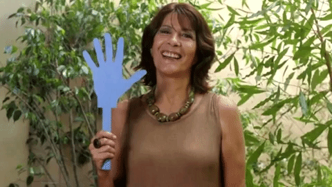 Su formación académica la realizó en la Escuela Nacional de Arte Dramático. Estudió al lado de personalidades como Agustín Alezzo, Beatriz Matar, Juan Carlos Gané, Laura Yusem y Darío Fo.