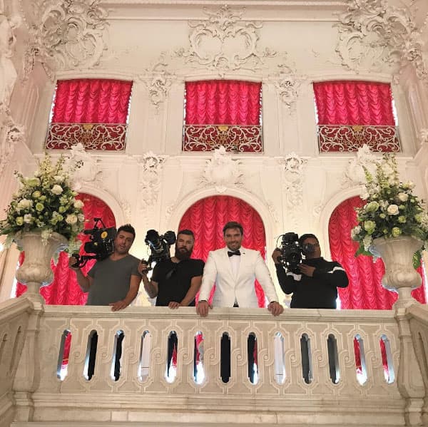 El actor no deja de compartir momentos sobre las grabaciones, además muestra la belleza de la arquitectura de las locaciones.