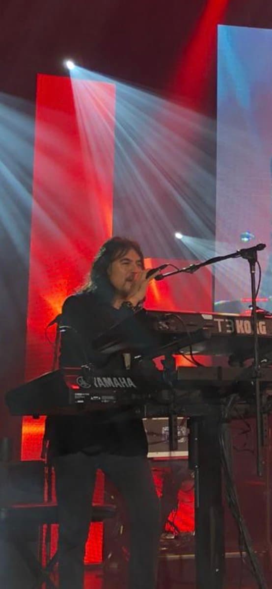 En 2010, a través de un comunicado de prensa 
<a href="https://www.univision.com/entretenimiento/chismes/adolfo-angel-anuncio-que-se-divorcia-de-su-esposa" target="_blank">Adolfo Ángel,</a> anunció su divorcio con Gaby Ghilino, con quien estuvo casado durante 8 años.