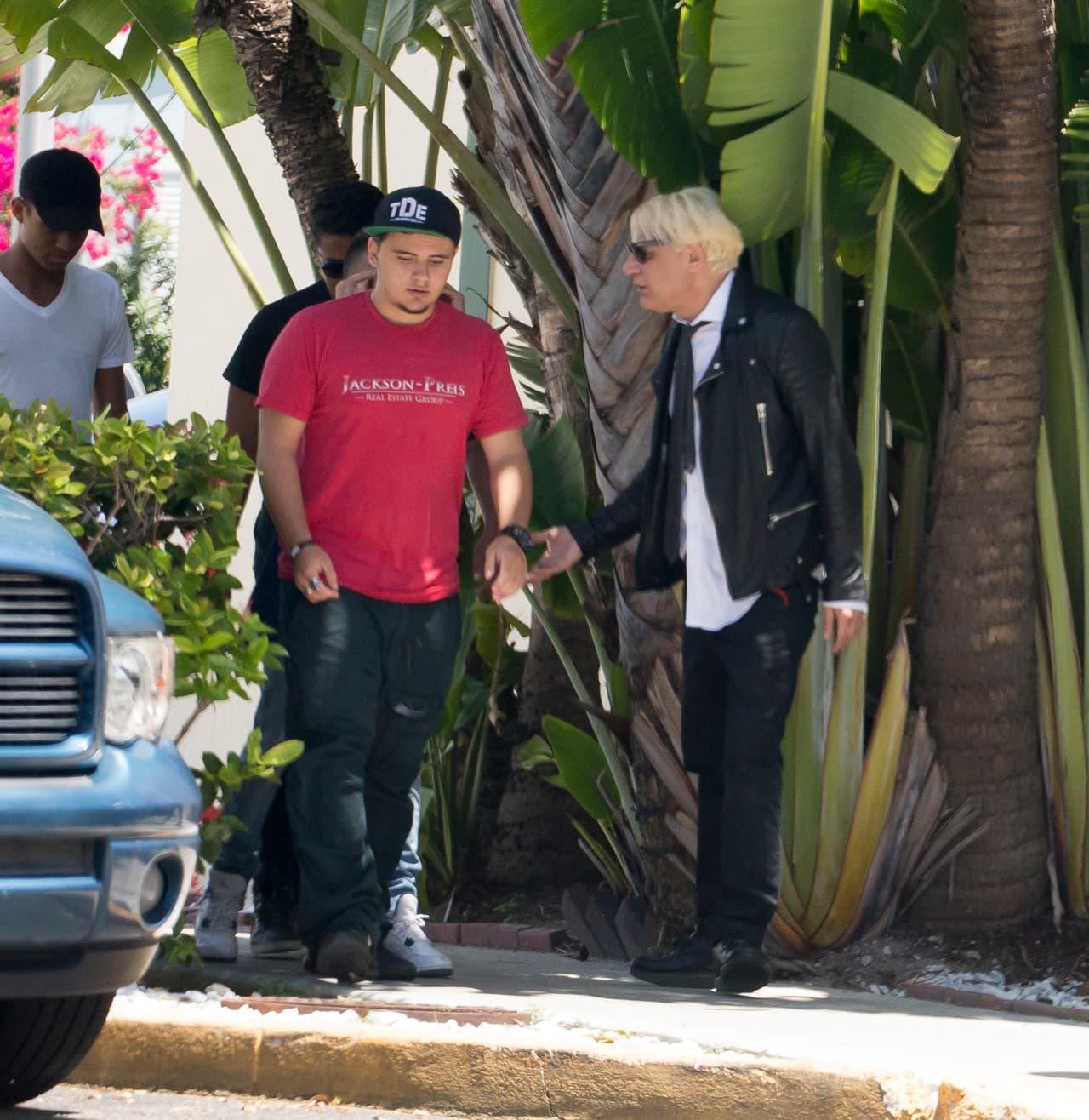 El hijo de Michael fue visto con amigos de su difunto padre fumando a bordo de un yate.