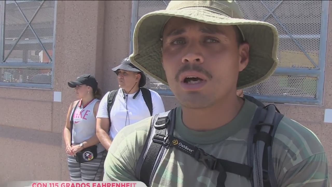 Tres hispanos inician caminata desde el muro fronterizo hasta Tucson