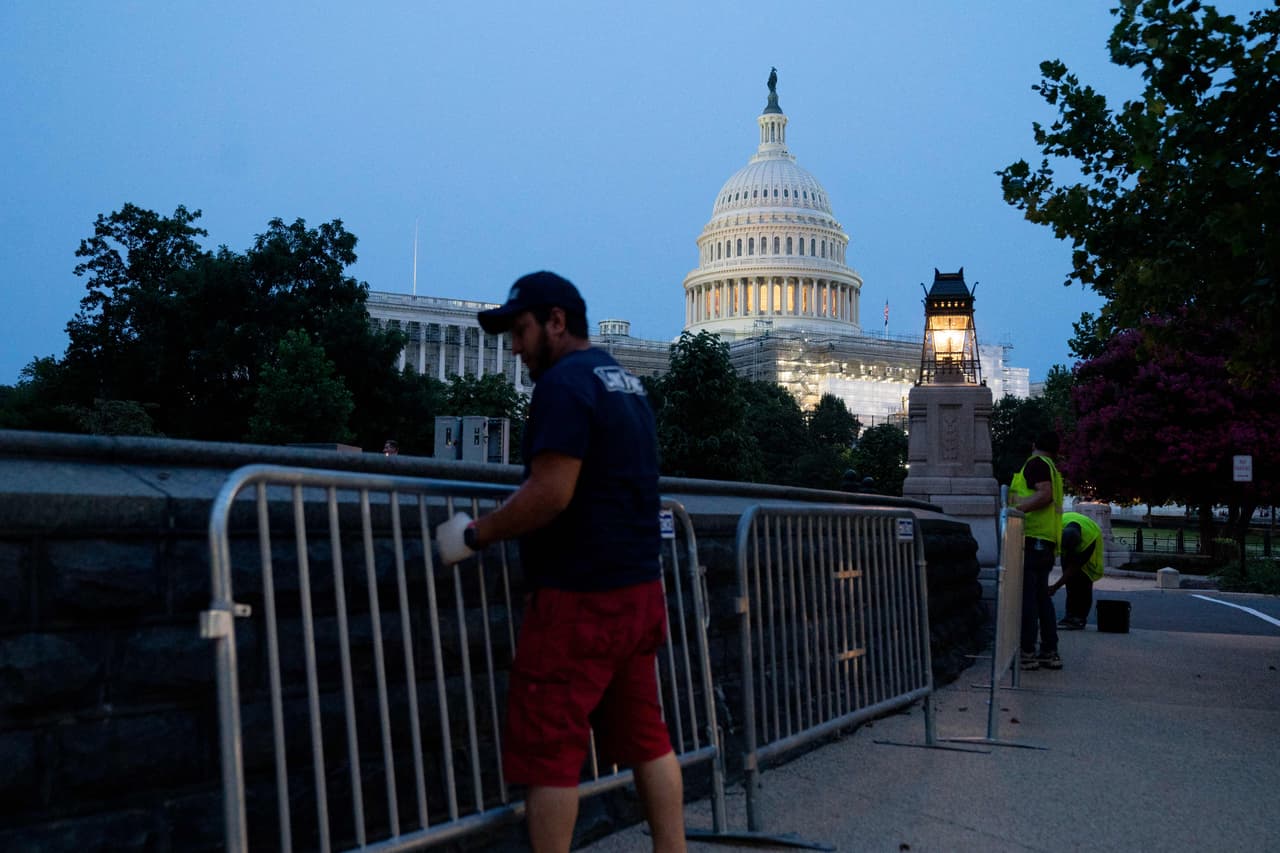 La seguridad también ha sido reforzada cerca del Capitolio, que está a menos de una milla de la corte donde comparecerá Trump.