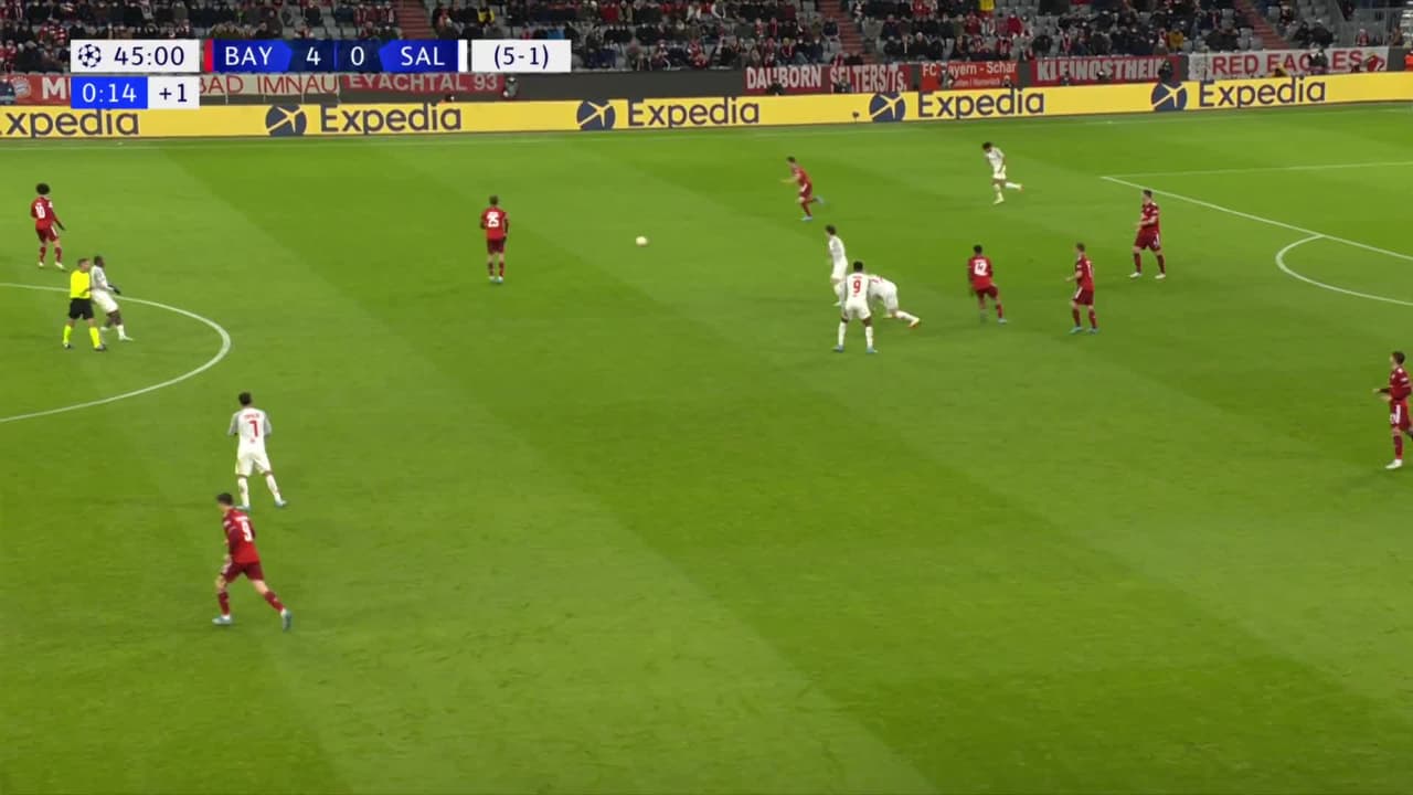 ¡TIRO ATAJADO! disparo por Karim Adeyemi.